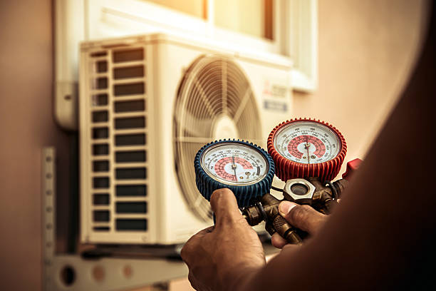 Professional Hvac technician working in Carrollton, OH